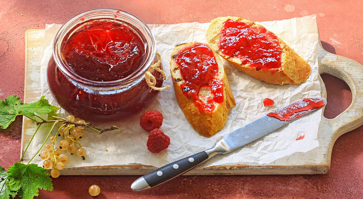 White Currant and Raspberry Jelly: A Delicate Summer Preserve - wilfosbrand.com