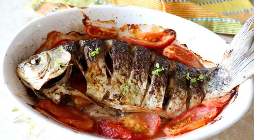 Crucian Carp Baked with Tomatoes: A Rustic Russian Oven-Baked Fish Delight - wilfosbrand.com
