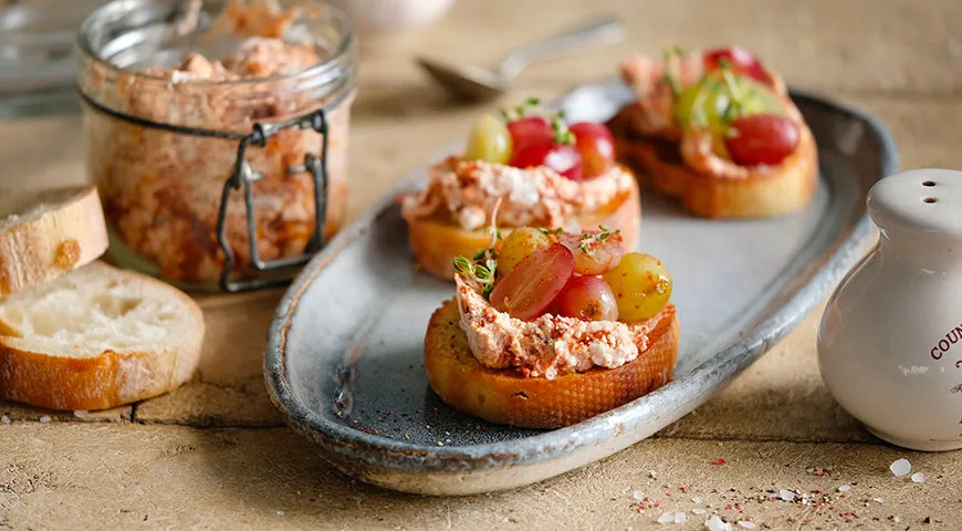 Bruschetta with Tomato Cream Cheese and Fried Grapes - wilfosbrand.com
