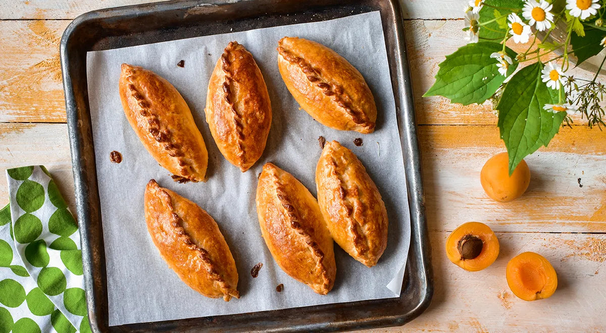 Oven-Baked Yeast Pirozhki with Apricots - wilfosbrand.com