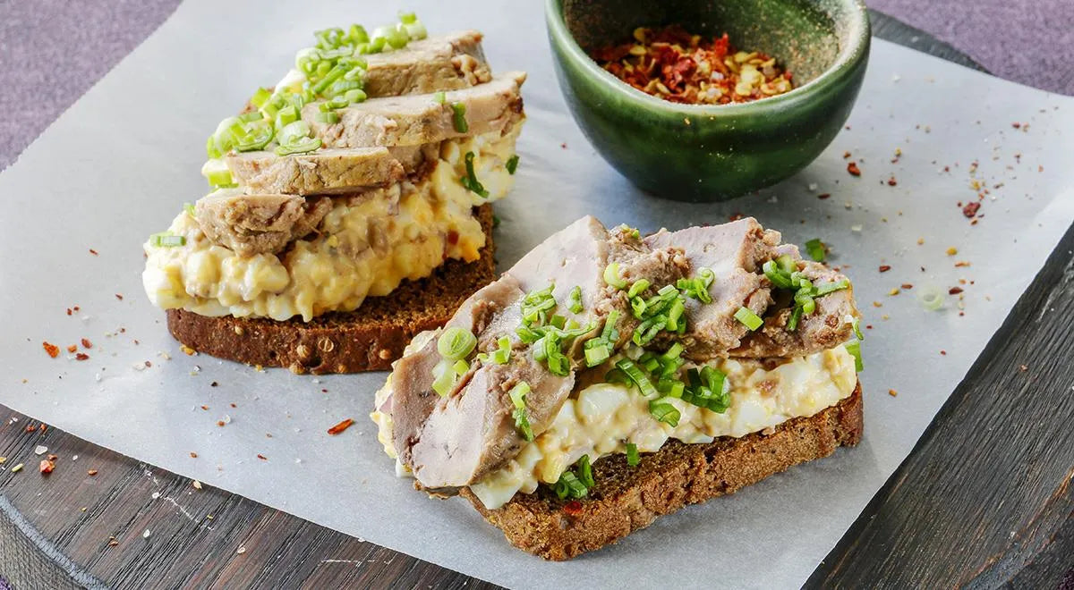 Cod Liver and Egg Open-Faced Sandwich (Buterbrod s pechenyu treski i yajcom) - wilfosbrand.com