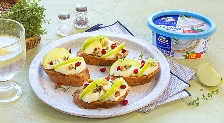Bruschetta with Soft Cheese and Apple - wilfosbrand.com