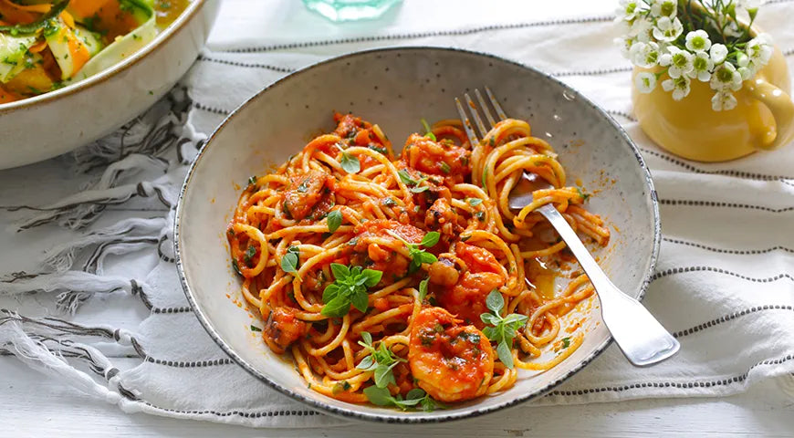 Spaghetti with Seafood Cocktail in Tomato Sauce - wilfosbrand.com