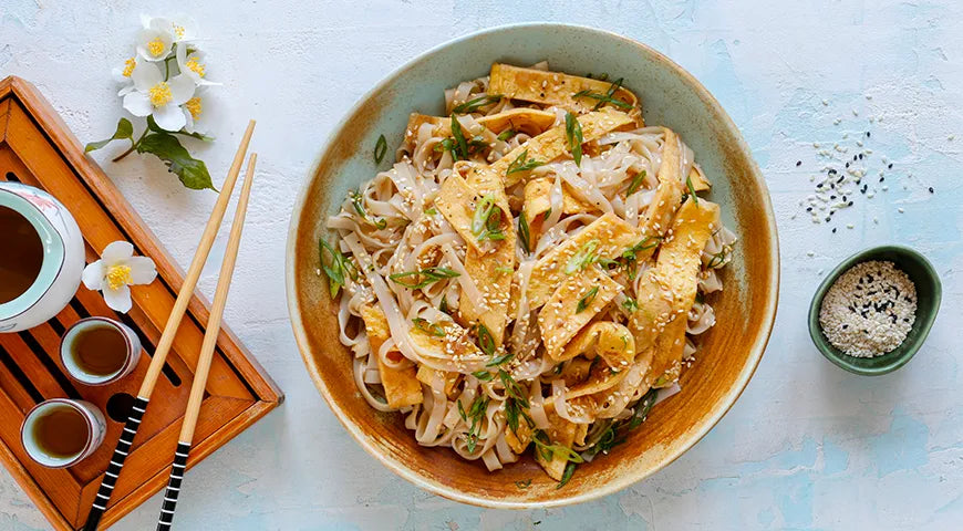 Thai Rice Noodles with Egg and Soy Dressing - wilfosbrand.com