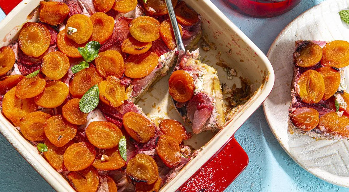 Sour Cream Casserole with Apricots and Strawberries: A Summery Russian Delight - wilfosbrand.com
