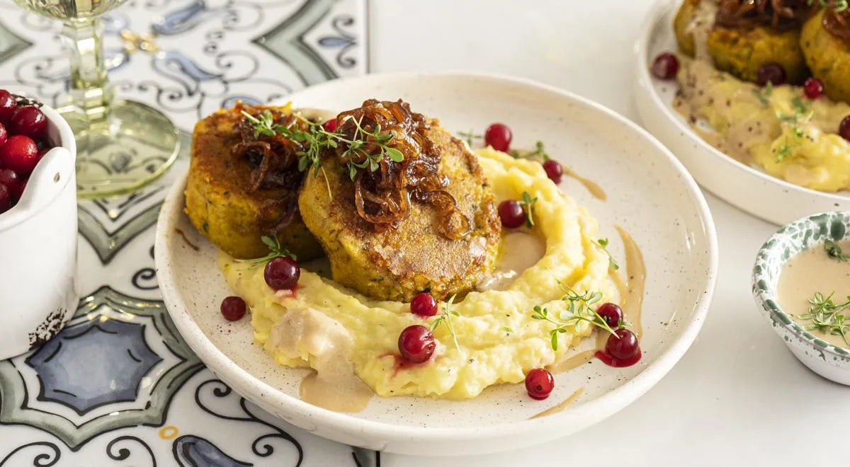 Chickpea Cutlets with Mashed Potatoes and Stewed Onions - wilfosbrand.com