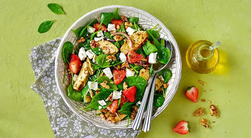 Spinach and Strawberry Salad with Chicken - wilfosbrand.com