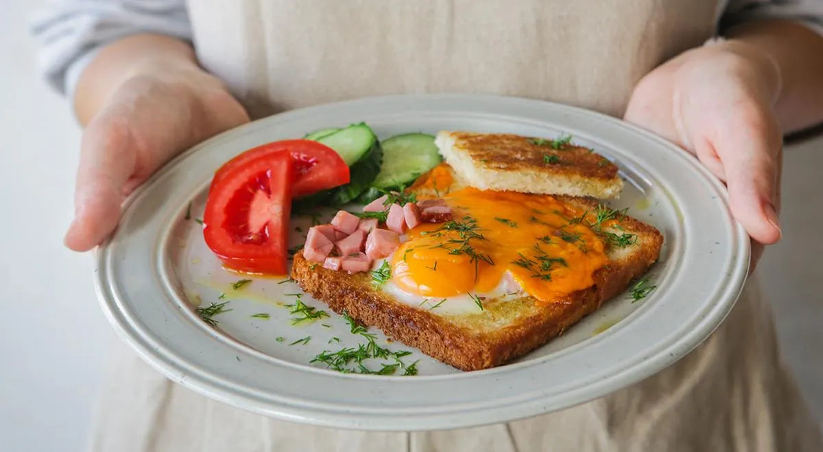Egg in a Hole with Sausage and Cheese – A Hearty Skillet Breakfast - wilfosbrand.com