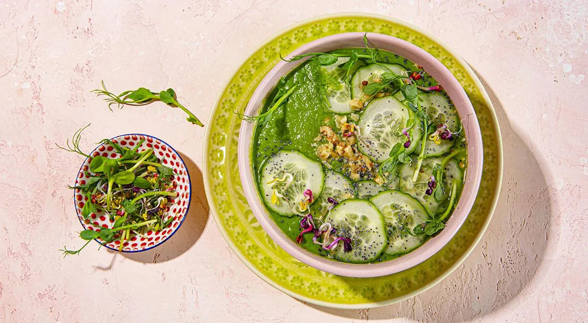 Vegetable Smoothie Bowl with Poppy Seeds and Nuts - wilfosbrand.com