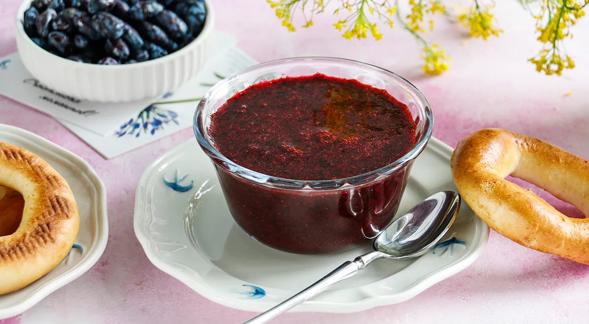 Honeysuckle Winter Preserve (Raw Berry Purée with Sugar) - wilfosbrand.com