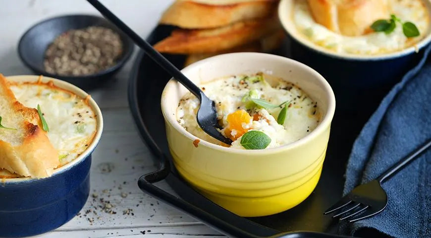 Baked Eggs with Sour Cream Sauce – A Russian Breakfast Delight - wilfosbrand.com