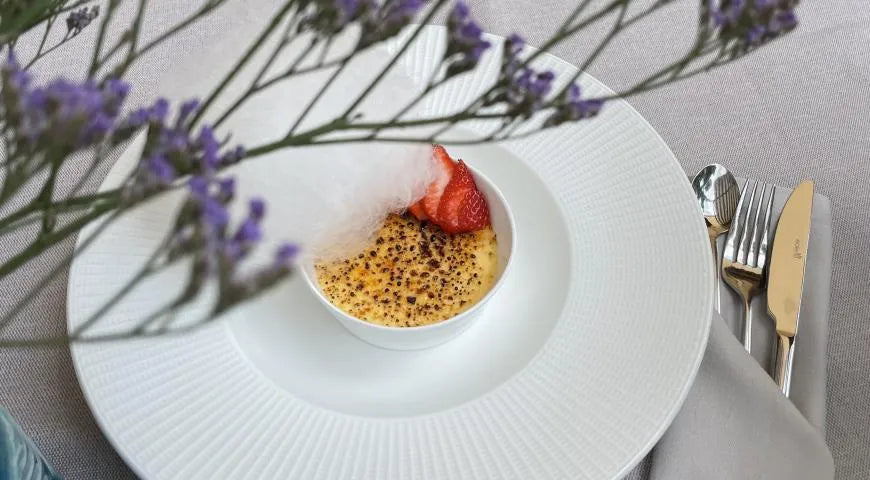 Crème Brûlée with Seasonal Berries - wilfosbrand.com