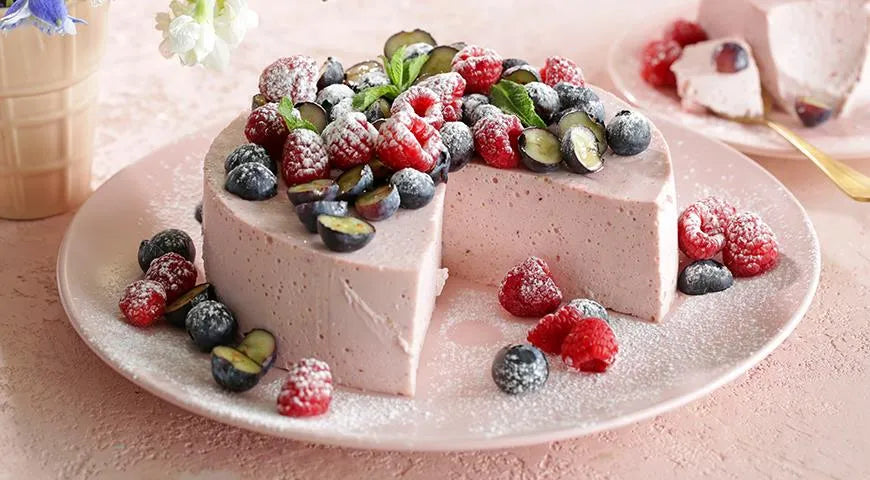 No-Bake Smetannik: A Russian Sour Cream Cake with Raspberries and Blueberries - wilfosbrand.com