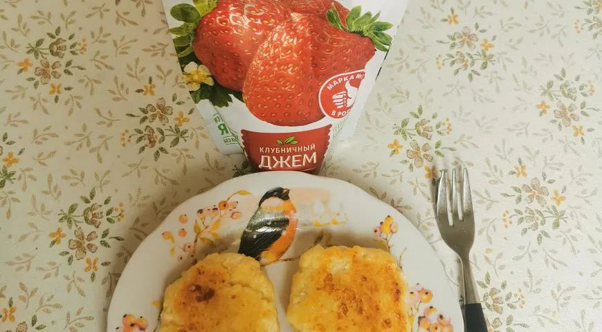 Golden Syrniki with Strawberry Jam | Russian Cottage Cheese Pancakes - wilfosbrand.com