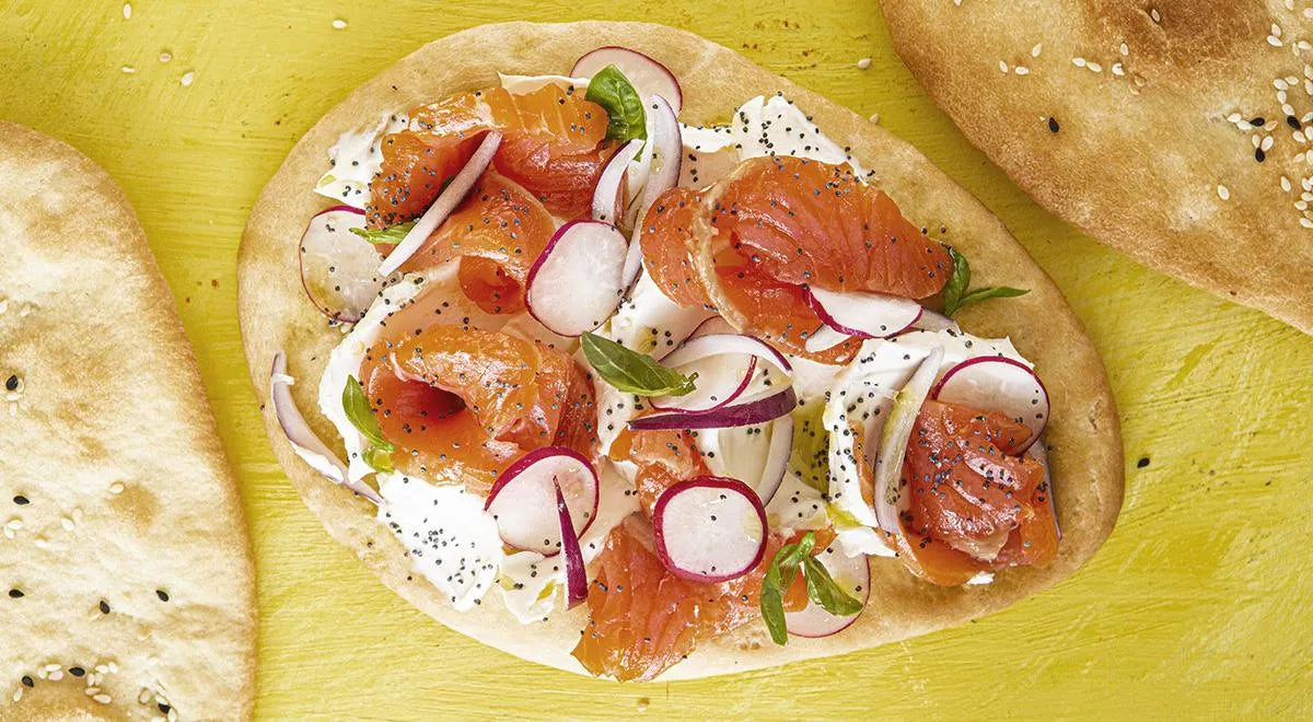 Lebepshka s lososem i tvorozhnym syrom (Flatbread with Salmon and Cream Cheese) - wilfosbrand.com