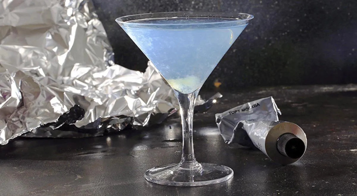 Moonlight Cocktail with Blue Gin and Martini - wilfosbrand.com