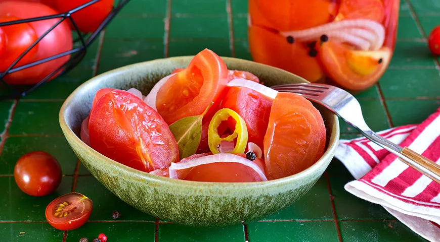 Tomato Slices with Onion for Winter (Zesty Pickled Tomatoes) - wilfosbrand.com