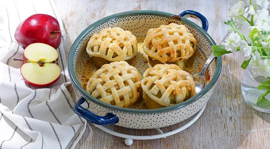 Honey-Baked Apples with a Crispy Puff Pastry Lattice - wilfosbrand.com