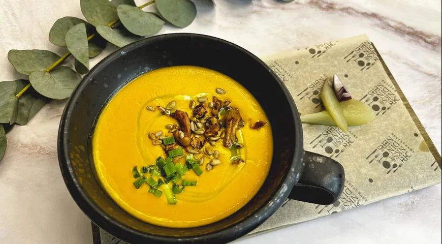 Creamy Chanterelle Soup (Krem-sup iz lisichek) - wilfosbrand.com