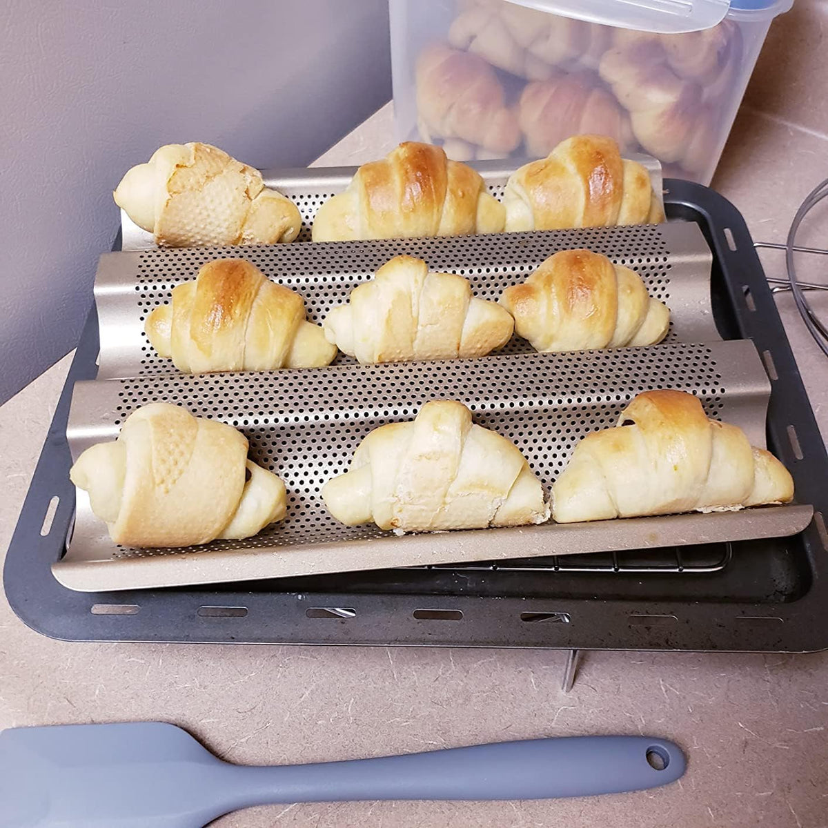 Baguette Pan, French Bread Baking Pan Perforated 3 Loaves Long Italian Bread Pan Mold Nonstick Baguettes Bakery Tray with Proofing Cloth,15"x11"