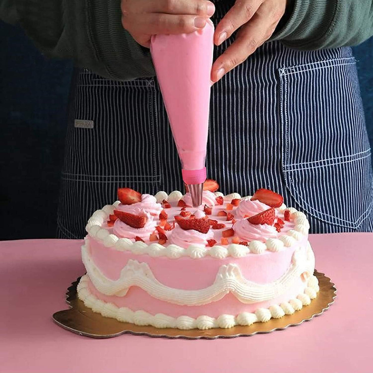 Silicone Icing Piping Bag,Reusable Cream Pastry Bag and 14× Stainless Steel Nozzle Set DIY Cake Decorating Tool(14×Nozzle, 2×Icing Cream Pastry Bag and 2 X Converter and 3×Scraper) [Energy Class A+]