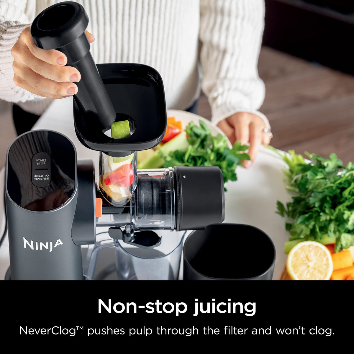 Wyciskarka do soku Ninja JC151 NeverClog Cold Press, wydajna wolnoobrotowa wyciskarka z całkowitą kontrolą miąższu, blatowa, elektryczna, 2 funkcje miąższu, można myć w zmywarce, 2. generacja, węglowa