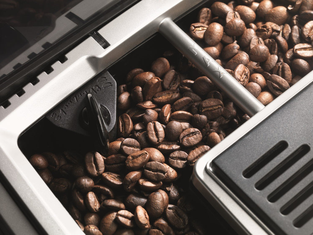 Повністю автоматична кавоварка DeLonghi Magnifica XS для еспресо та капучино з ручною системою капучино, сріблястий колір