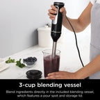 Mikser ręczny Ninja, blender ręczny, system miksera Foodi Power Mixer, 750-watowy szczytowy ręczny blender do emulsji i elektryczny mikser ręczny Combo z trzepaczką, ubijaczkami i 3-filiżankowym pojemnikiem do mieszania, 120 woltów, czarny CI101