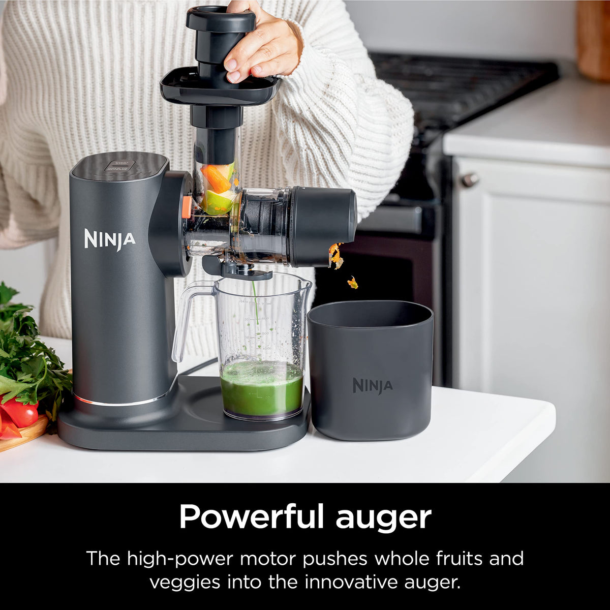 Wyciskarka do soku Ninja JC151 NeverClog Cold Press, wydajna wolnoobrotowa wyciskarka z całkowitą kontrolą miąższu, blatowa, elektryczna, 2 funkcje miąższu, można myć w zmywarce, 2. generacja, węglowa